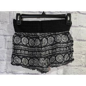 No Boundaries Black White Tribal Print Pull On Shorts 3 Juniors Lightweight